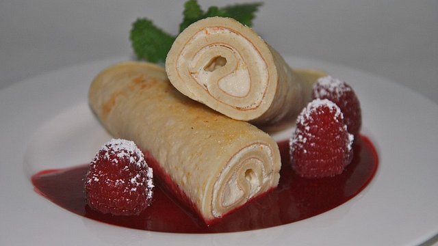 Gebrannte Quarkcannelloni auf Himbeersauce von chefkoch