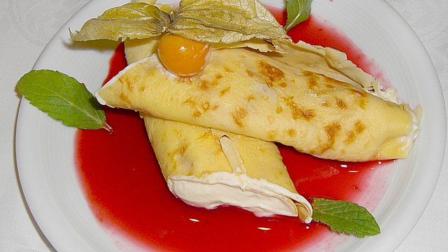 Gebrannte Quarkcannelloni auf Himbeersauce von chefkoch