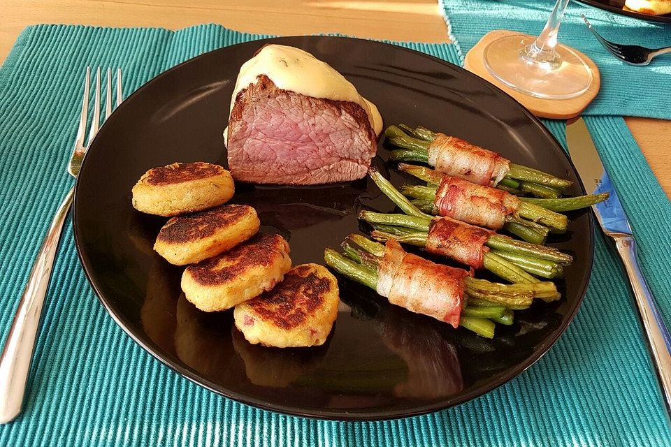 Chateaubriand mit Speckbohnen, Macaire-Kartoffeln und Sauce Béarnaise