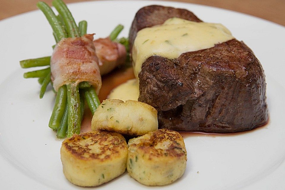 Chateaubriand mit Speckbohnen, Macaire-Kartoffeln und Sauce Béarnaise