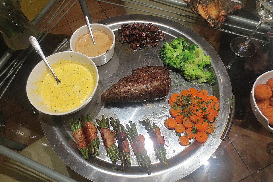 Chateaubriand mit Speckbohnen, Macaire-Kartoffeln und Sauce Béarnaise