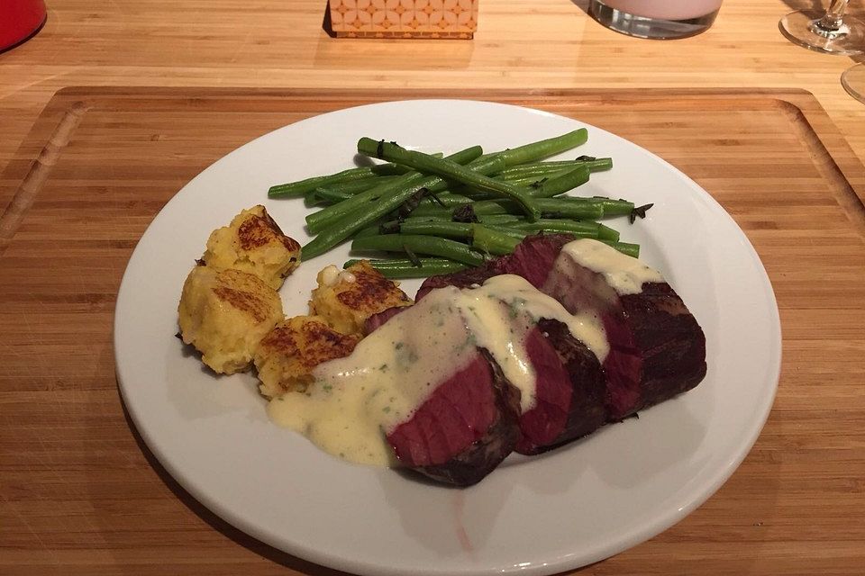 Chateaubriand mit Speckbohnen, Macaire-Kartoffeln und Sauce Béarnaise