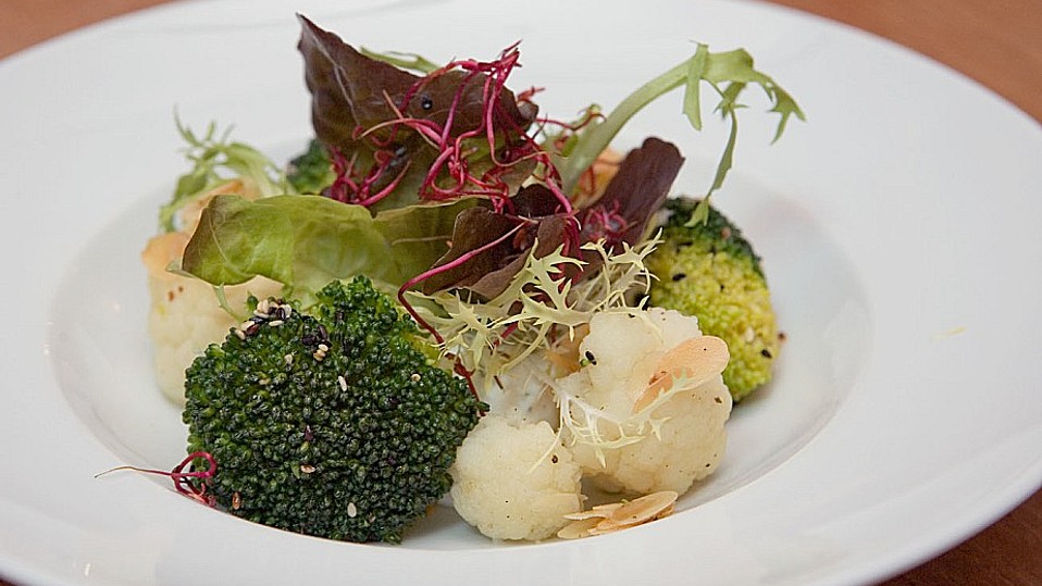 Gebratener-Blumenkohl-und-Brokkoli-mit-Kr-uterquark