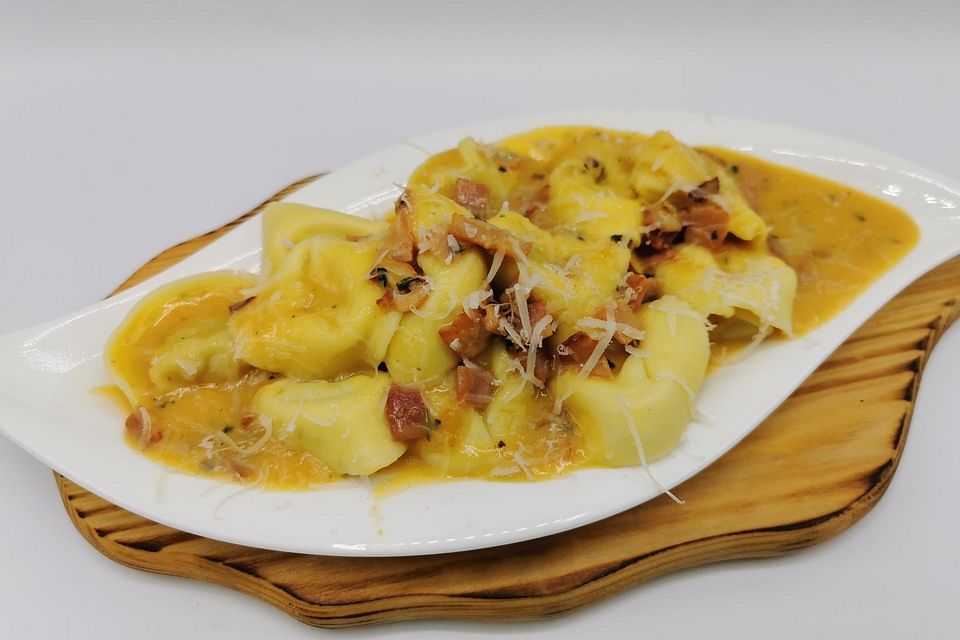 Tortellini in Schinken - Käse - Sahne - Soße