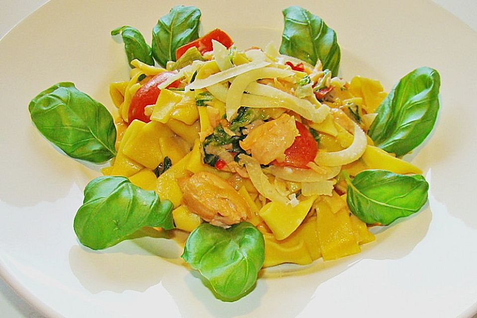 Tagliatelle mit Lachs - Sahnesoße