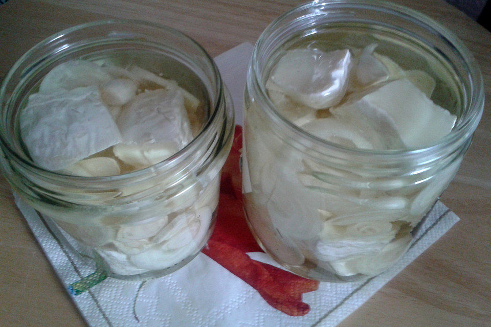 Eingelegter Knoblauch - Camembert