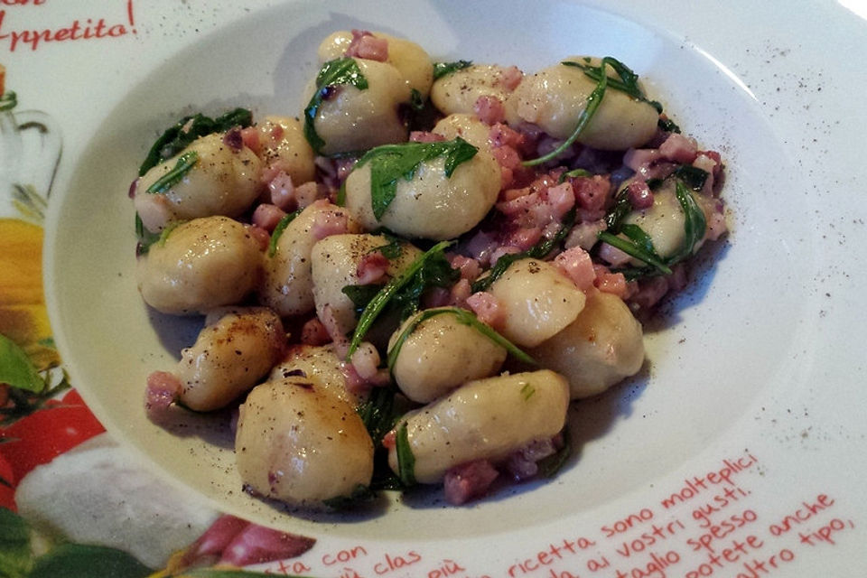 Gnocchi mit Rucola und Cabanossi