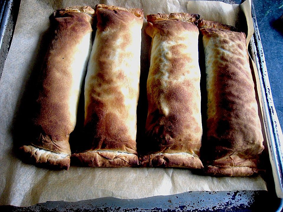 Lammlachse im Strudelteig gebacken mit Mangold, Schmortomaten und ...