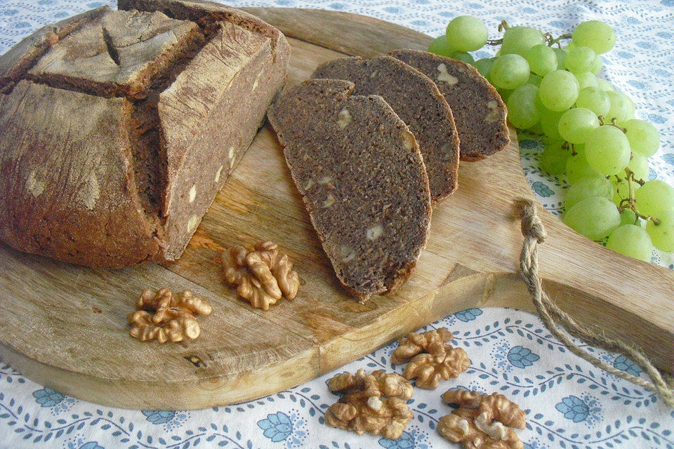 Eichkatzerls herbstliches Kartoffel - Walnuss - Brot