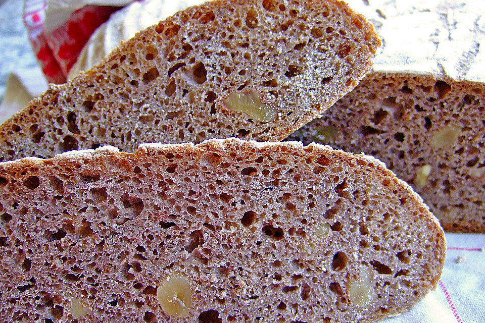 Eichkatzerls herbstliches Kartoffel - Walnuss - Brot