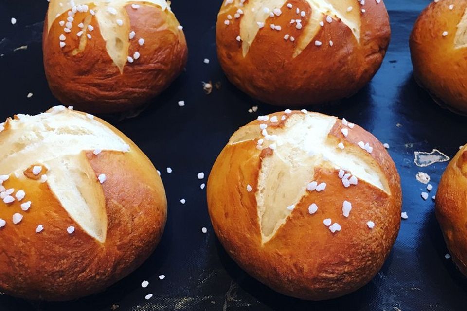 Schwäbische Laugenbrötchen