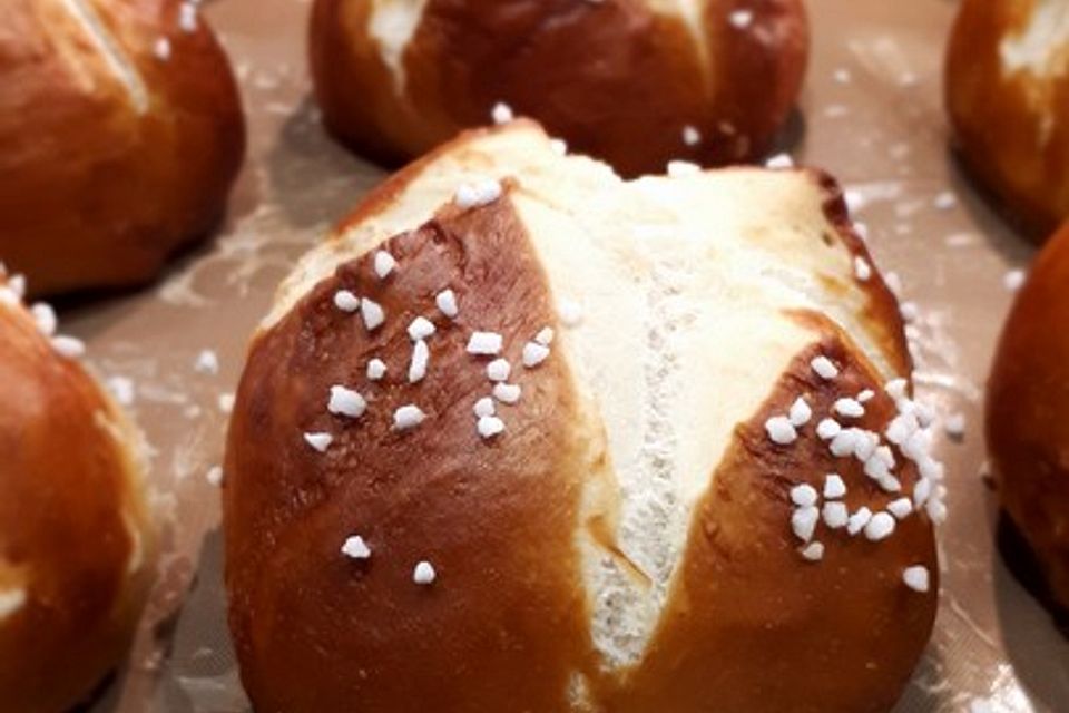 Schwäbische Laugenbrötchen