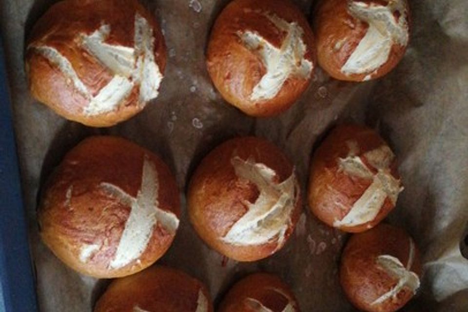 Schwäbische Laugenbrötchen