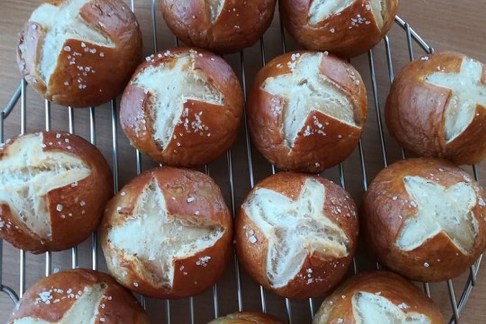 Schwäbische Laugenbrötchen