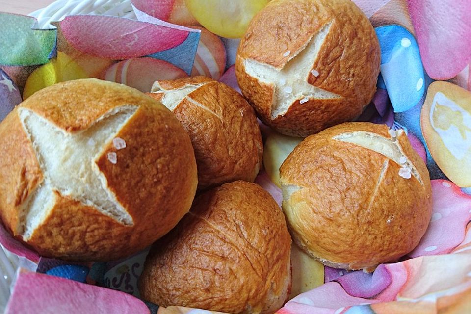Schwäbische Laugenbrötchen