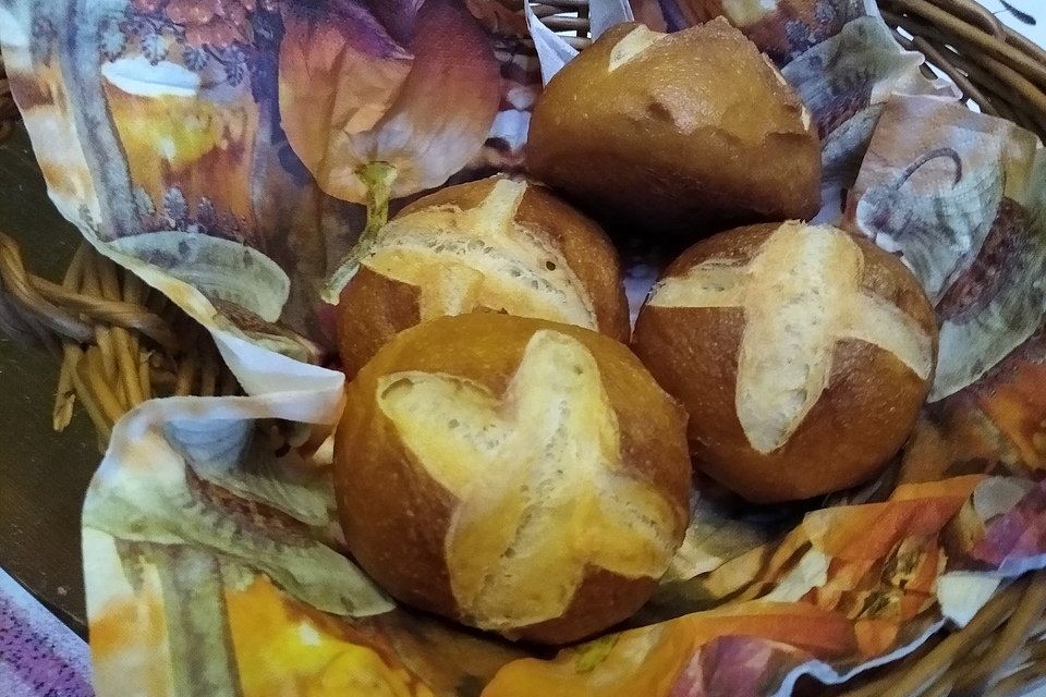 Schwäbische Laugenbrötchen