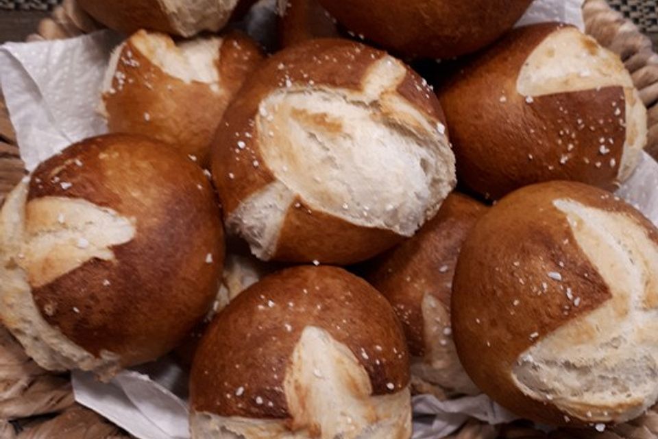 Schwäbische Laugenbrötchen