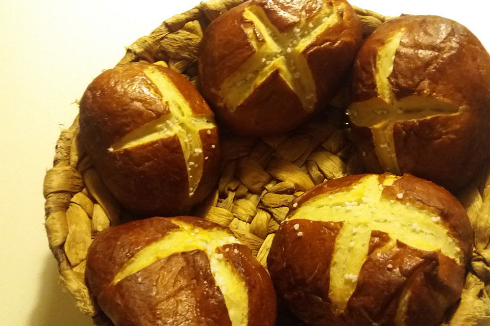 Schwäbische Laugenbrötchen
