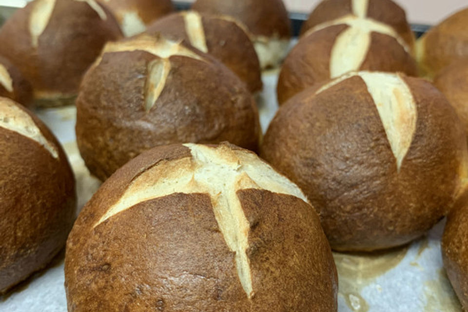 Schwäbische Laugenbrötchen