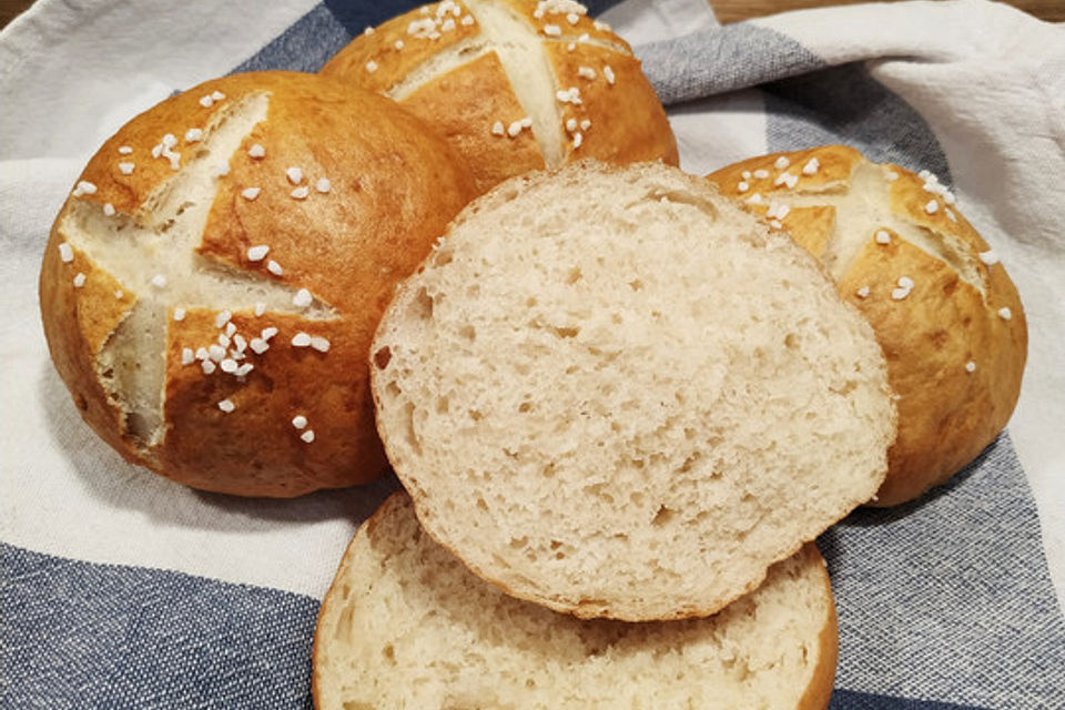 Schwäbische Laugenbrötchen