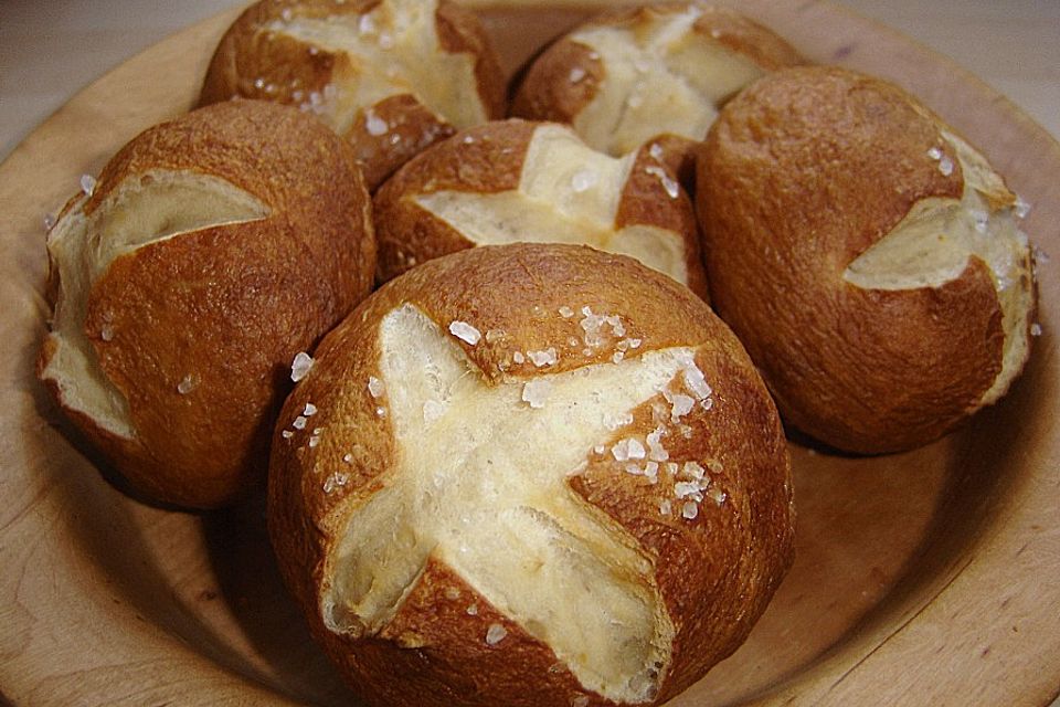 Schwäbische Laugenbrötchen