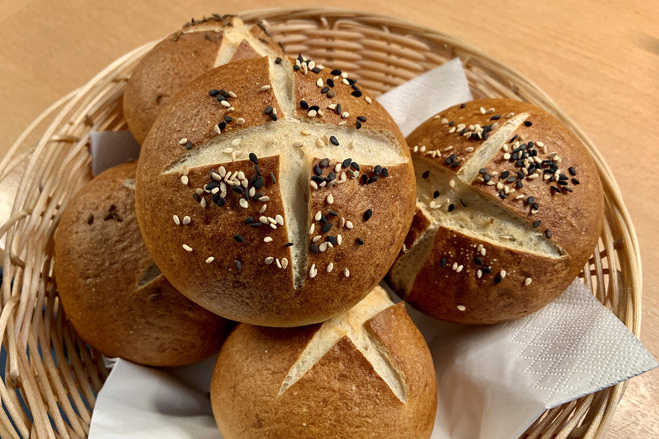 Schwäbische Laugenbrötchen