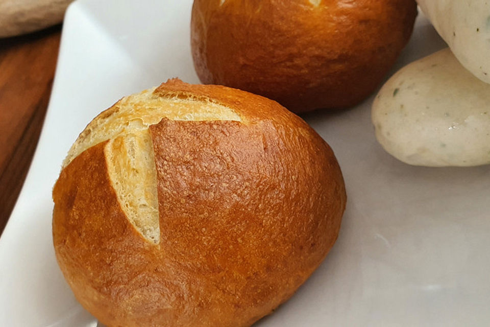 Schwäbische Laugenbrötchen