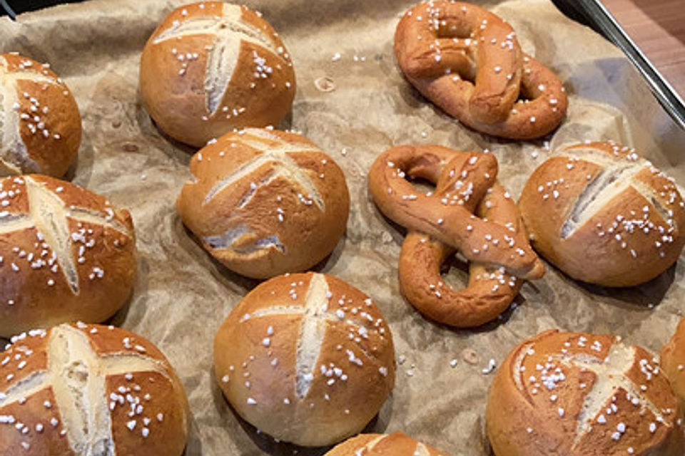 Schwäbische Laugenbrötchen