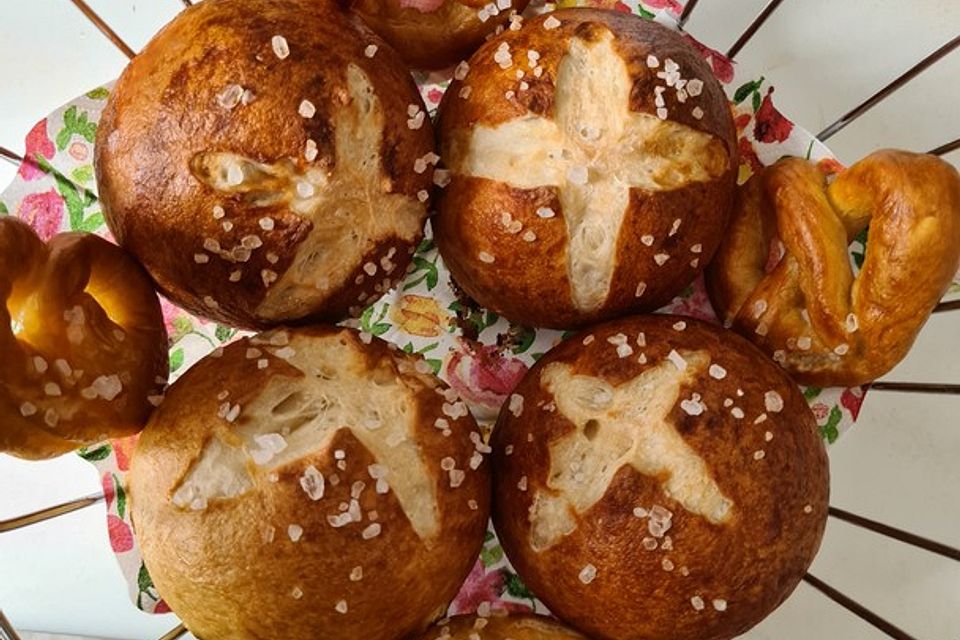 Schwäbische Laugenbrötchen