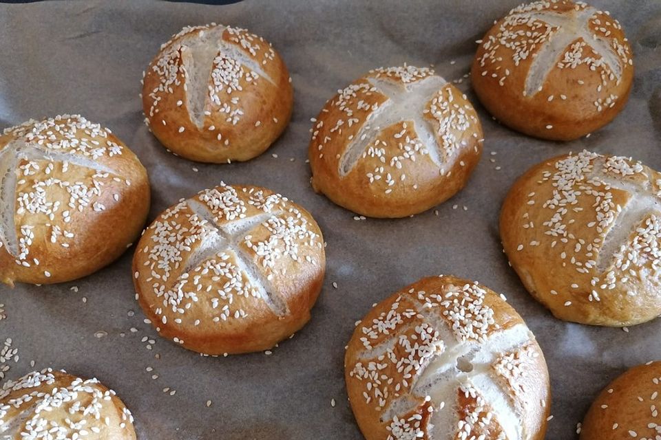 Schwäbische Laugenbrötchen