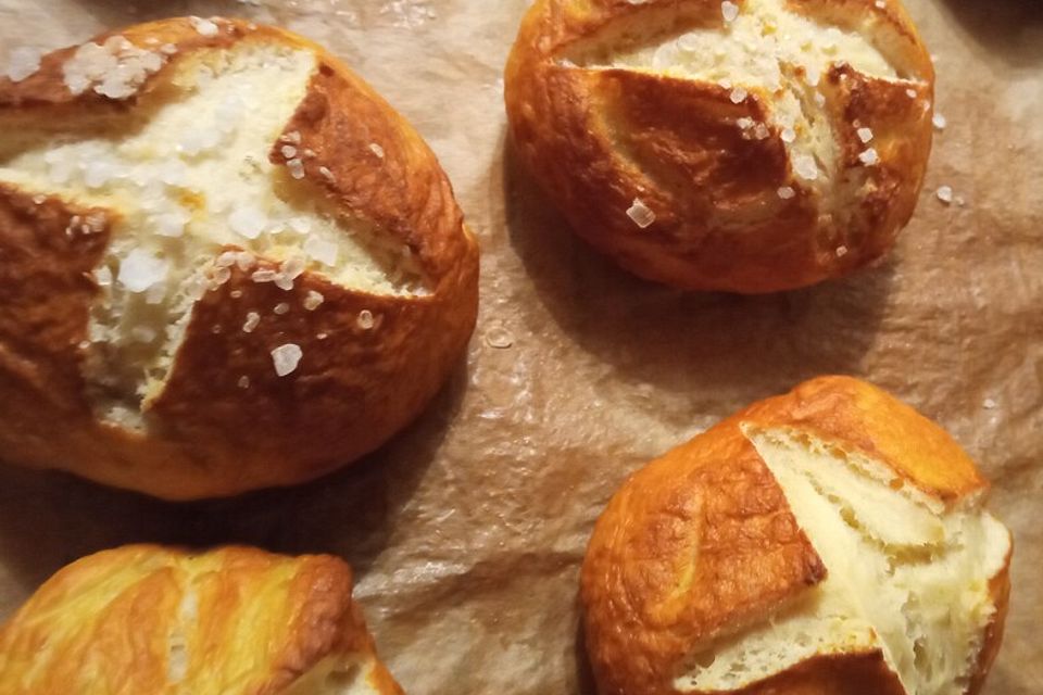 Schwäbische Laugenbrötchen