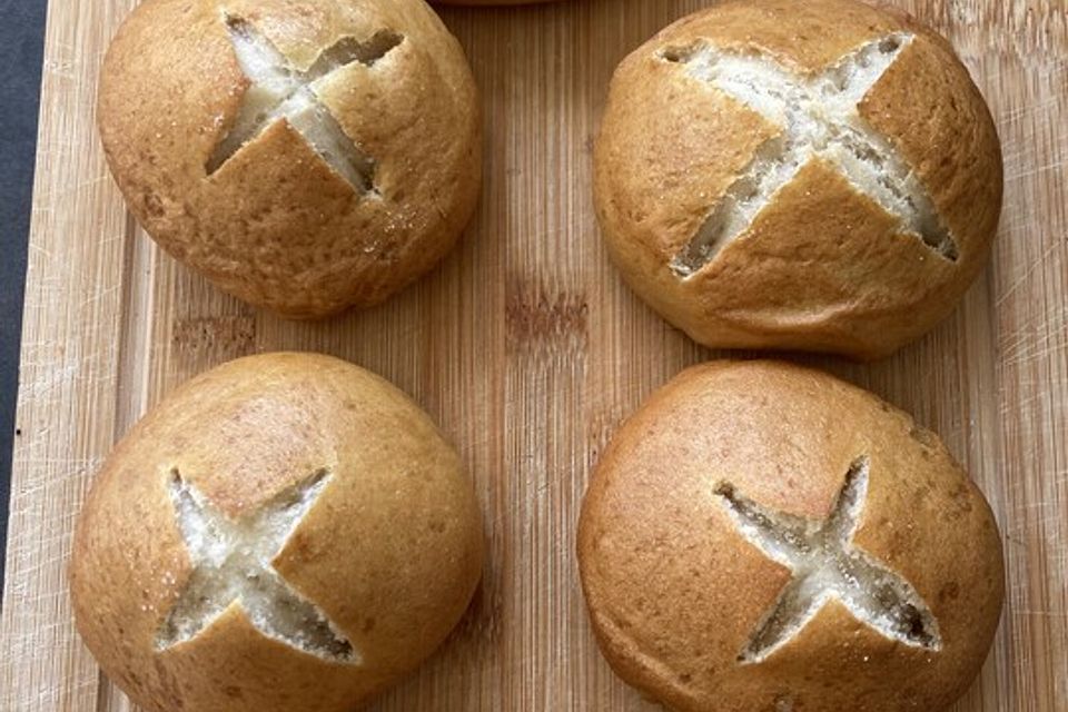 Schwäbische Laugenbrötchen