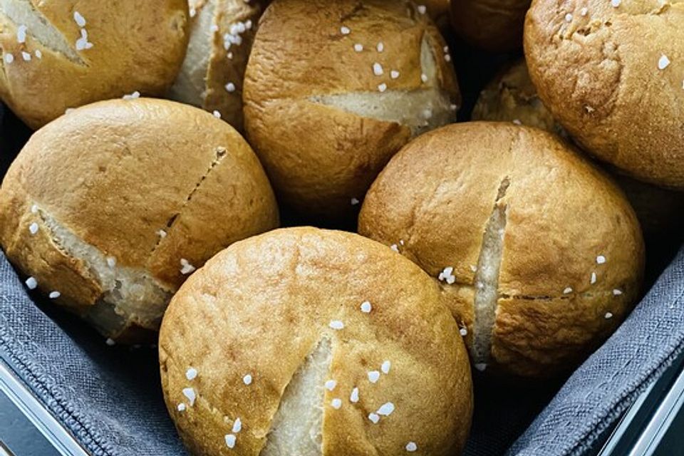 Schwäbische Laugenbrötchen
