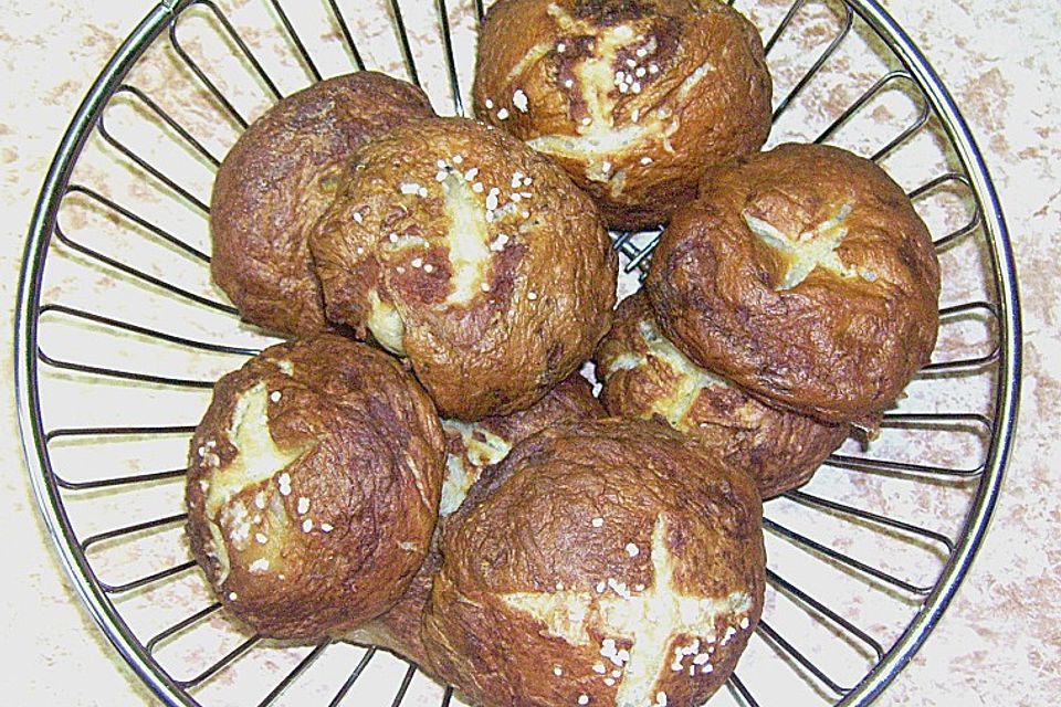 Schwäbische Laugenbrötchen