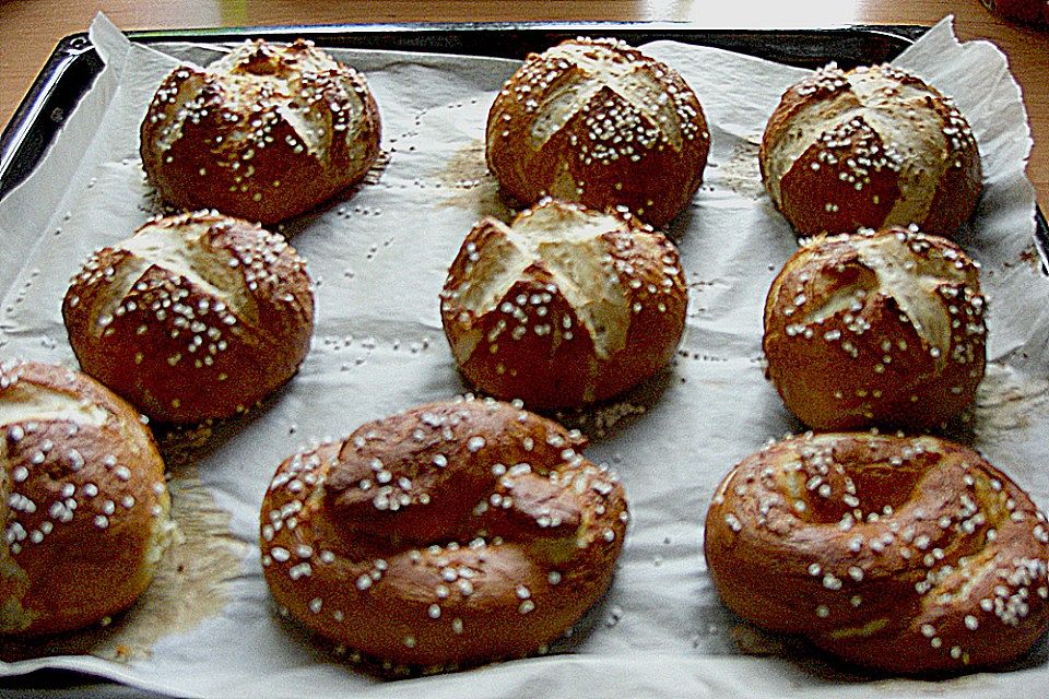 Schwäbische Laugenbrötchen