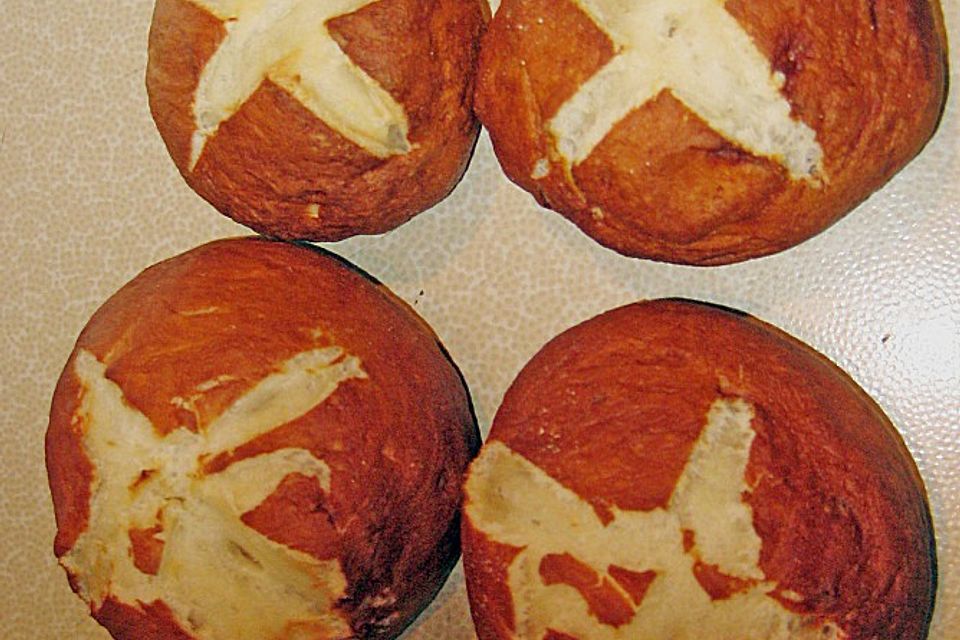Schwäbische Laugenbrötchen