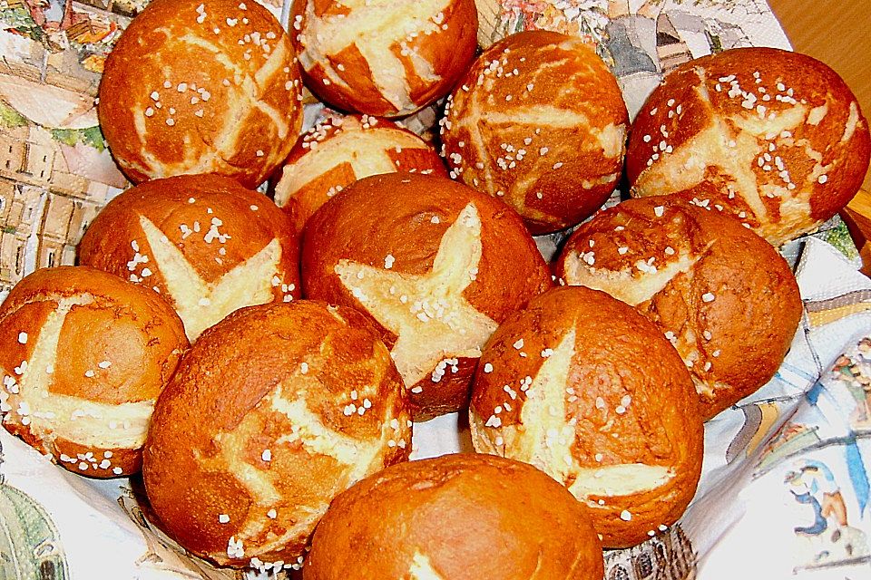 Schwäbische Laugenbrötchen