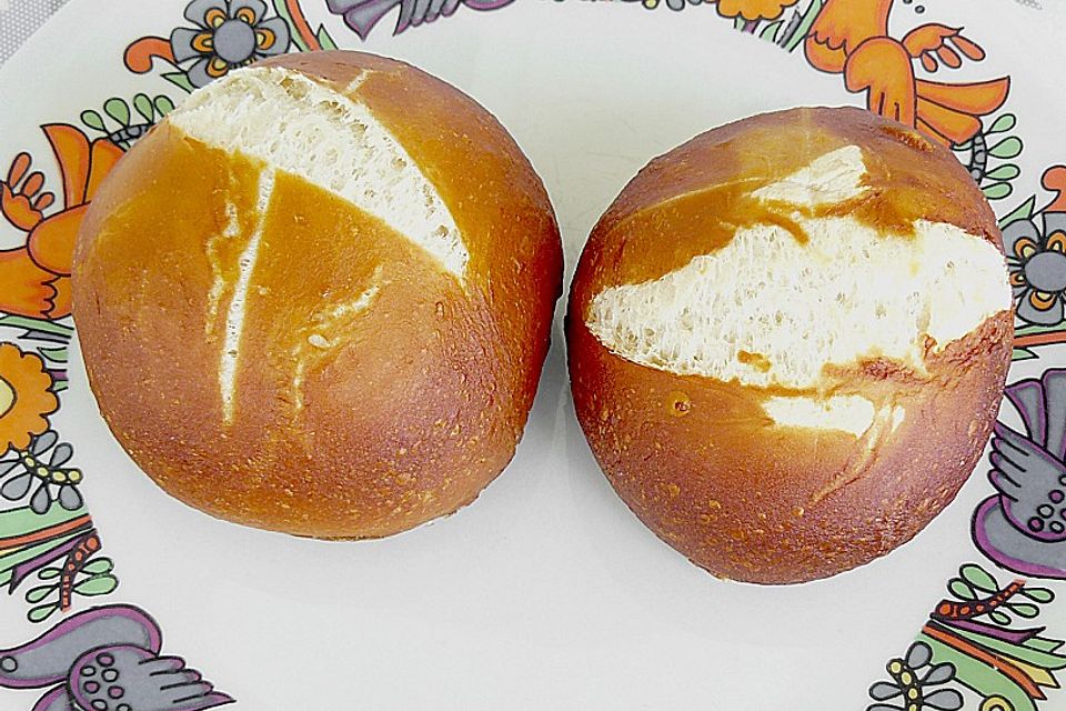 Schwäbische Laugenbrötchen