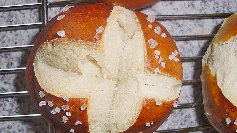 Schwäbische Laugenbrötchen