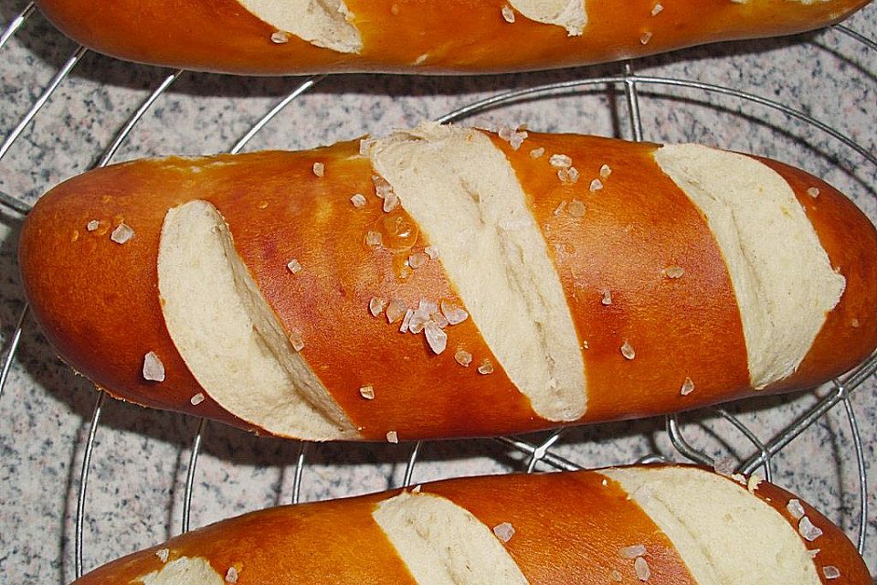 Schwäbische Laugenbrötchen