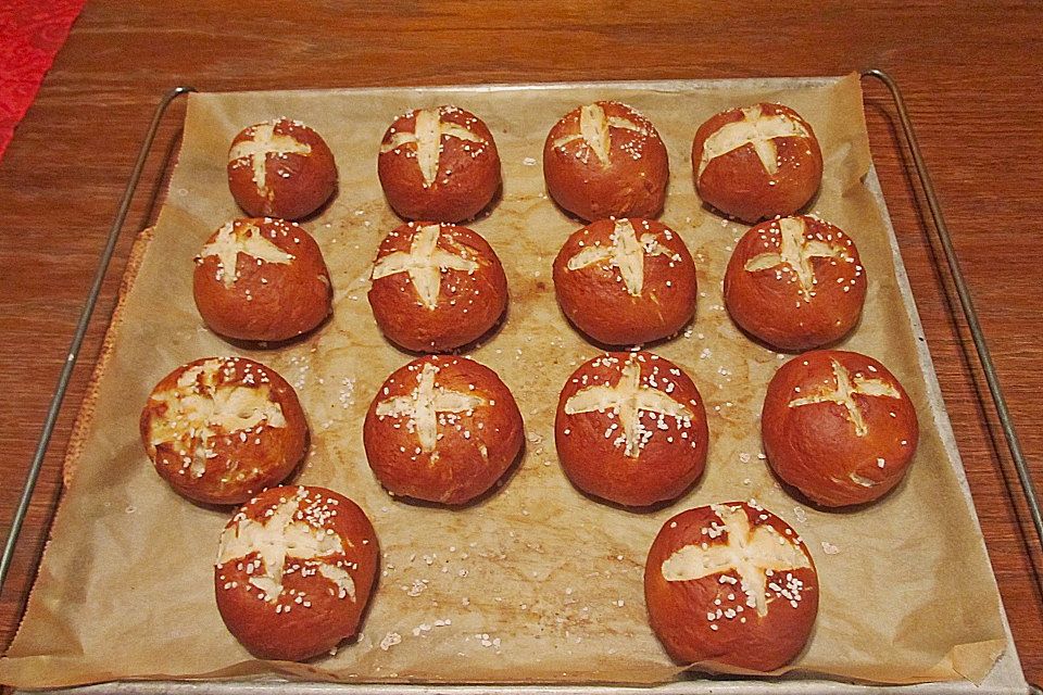 Schwäbische Laugenbrötchen