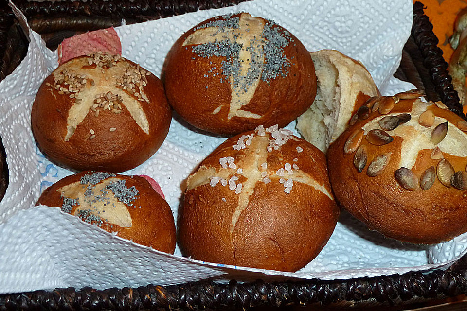 Schwäbische Laugenbrötchen