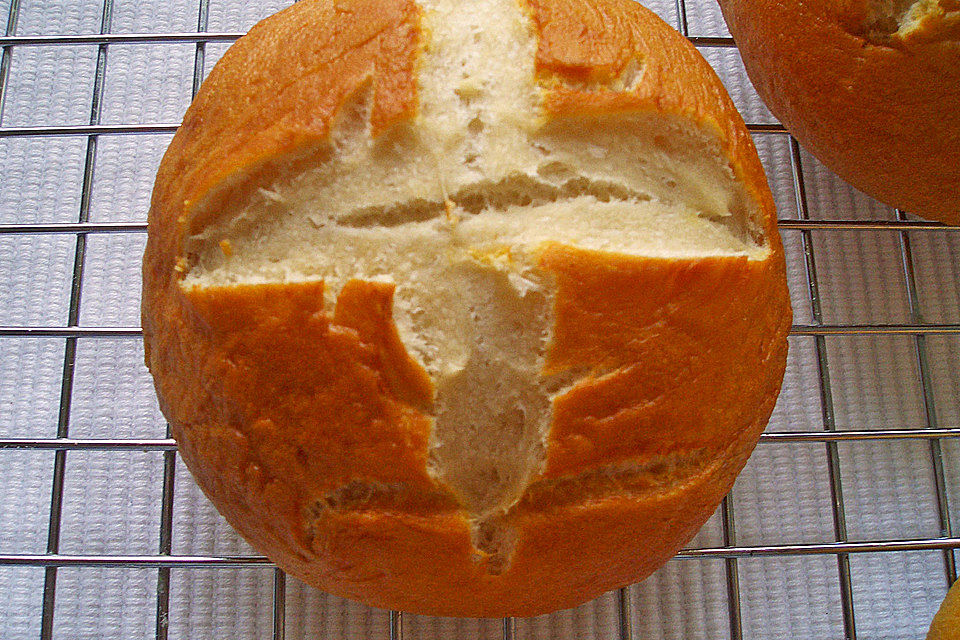 Schwäbische Laugenbrötchen
