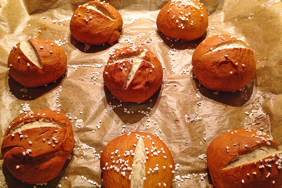 Schwäbische Laugenbrötchen
