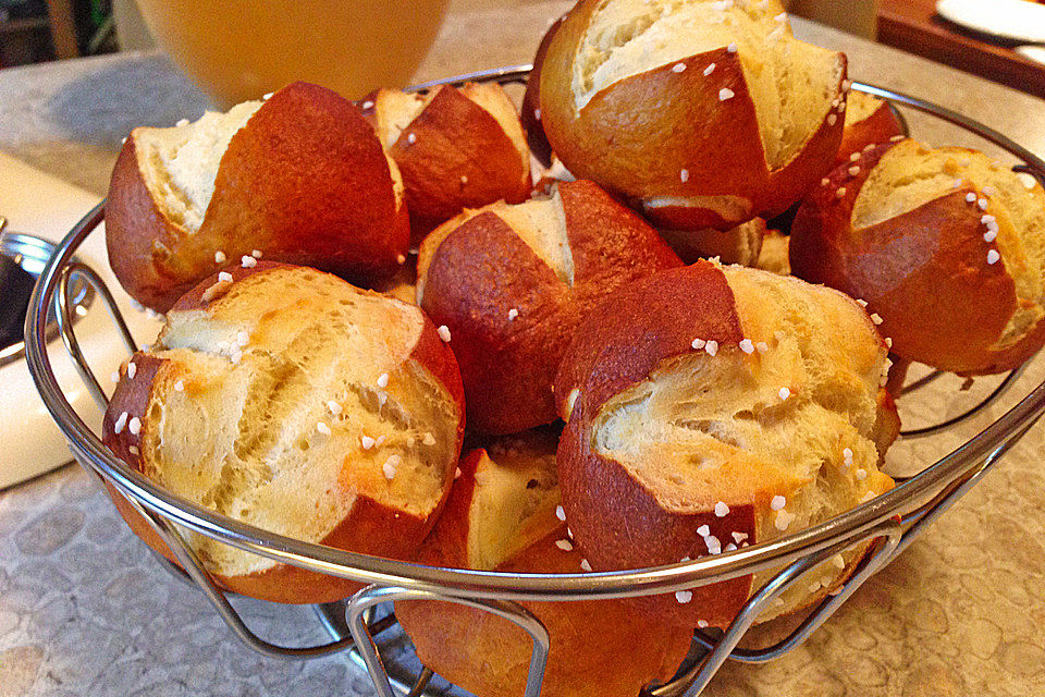 Schwäbische Laugenbrötchen