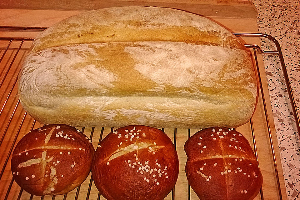 Schwäbische Laugenbrötchen