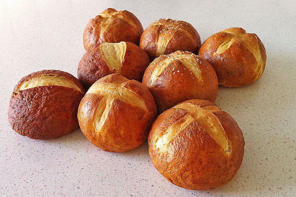 Schwäbische Laugenbrötchen