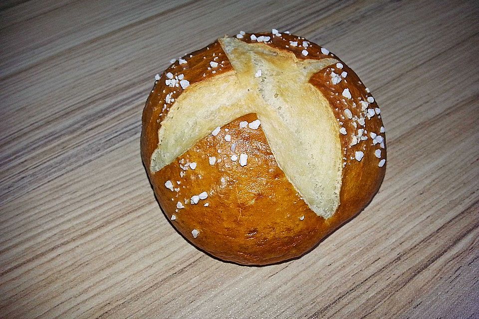 Schwäbische Laugenbrötchen