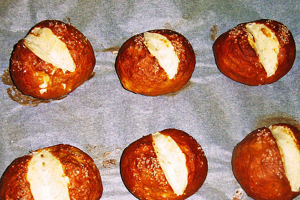 Schwäbische Laugenbrötchen