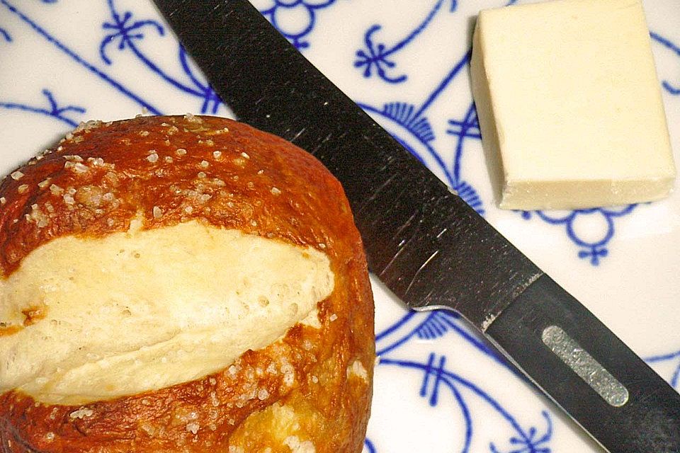 Schwäbische Laugenbrötchen